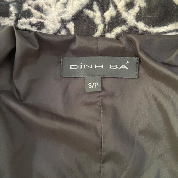 Dinh Bà Black & White Abstract Pattern Fuzzy Texture Blazer - Size Small - Picture 6 of 16